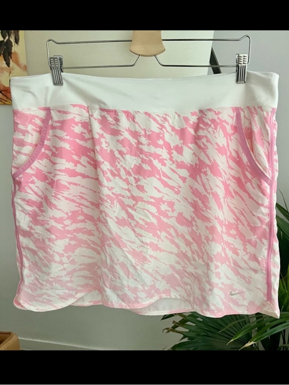 Nike Golf Tour Performance Pink & White Patterned Skirt / Skort